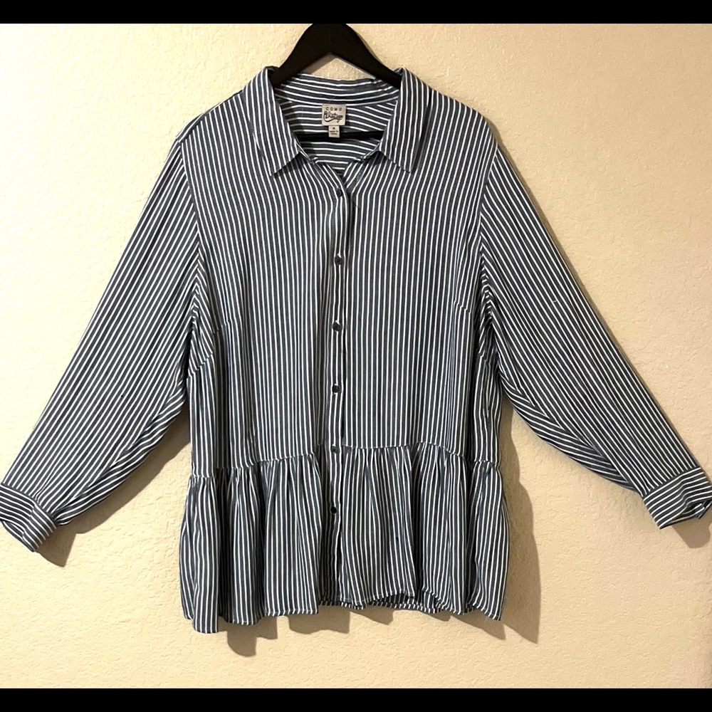 Comp Vintage Cute, Grey striped shirt with bottom ruffles size 1X